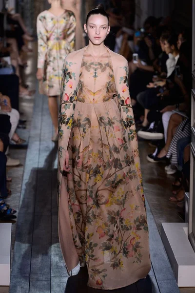 Look 18